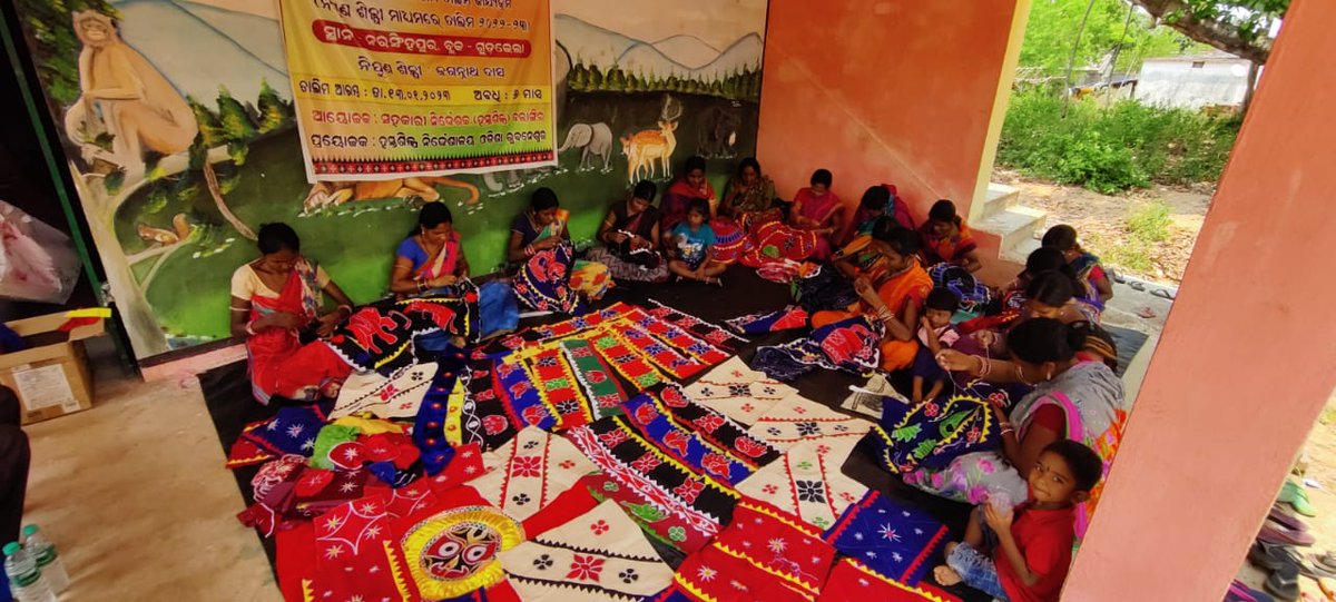 adhbolangir's tweet photo. Visited the master craft man (MCM) training centre in Cloth Patch work at Narasinghapur, Gudvella Block https://t.co/32Qa0DqTKw