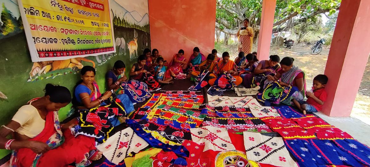 adhbolangir's tweet photo. Visited the master craft man (MCM) training centre in Cloth Patch work at Narasinghapur, Gudvella Block https://t.co/32Qa0DqTKw