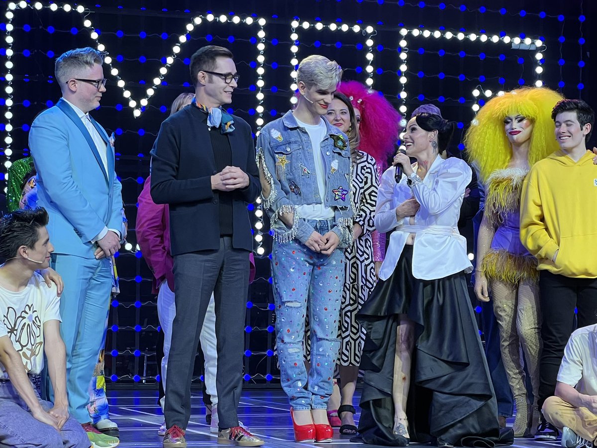 Gran noche de maravilloso Teatro ¡ Felicidades a toda compañía de <a href="/jamieElMusical/">JamieElMusical</a>  Gracias <a href="/SoyNelsonC/">Nelson Carreras Oficial</a> por elegirnos a <a href="/soylolacortes/">@soylolacortes</a> y <a href="/horacitu/">Horacio Villalobos</a> por elegirnos como tus padrinos.