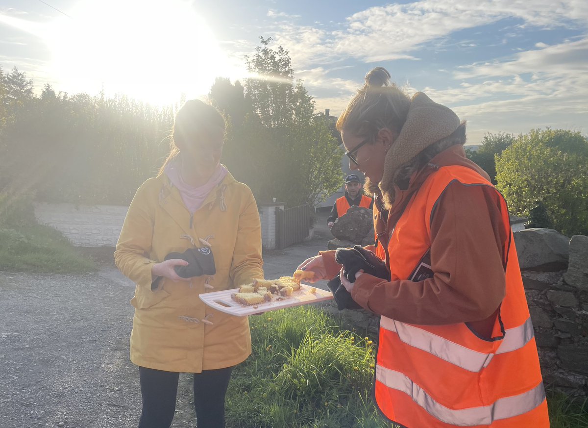 Kathleen_OSull's tweet image. Some kind members of the farming community greeted the group along the route with some home-baked goods