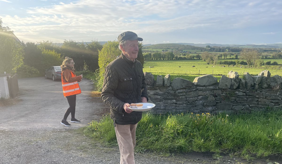 Kathleen_OSull's tweet image. Some kind members of the farming community greeted the group along the route with some home-baked goods