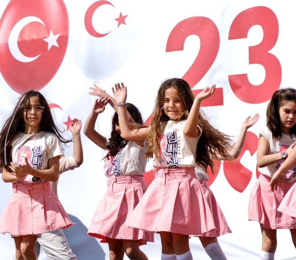 UOGuzelbahce's tweet photo. #23Nisan 🇹🇷
#UgurluOlmak  💜 https://t.co/vIR9M8HfNR