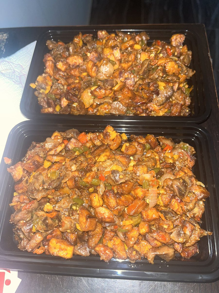We’re back and better than ever! 😍 Don’t miss our delicious gizdodo this weekend. You can place your orders now and secure your pack. Only 10 packs available, so hurry up! Kaduna only. N3000 each. Romzy’s bites: the taste of home.