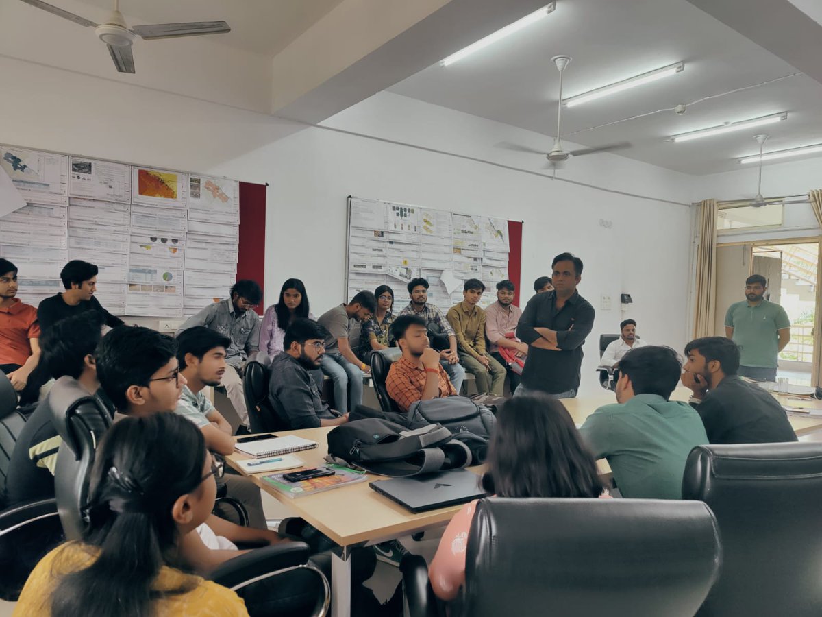 FoAPCenterNIC's tweet image. Organized Idea Generation Workshop for students with Punit Sharma, Founder of Sahayak on 25th April 2023. The workshop helped unlock creativity and fostered innovative ideas for shaping the future and unleashed students creativity #IdeaGeneration #StudentWorkshop #Innovationhub