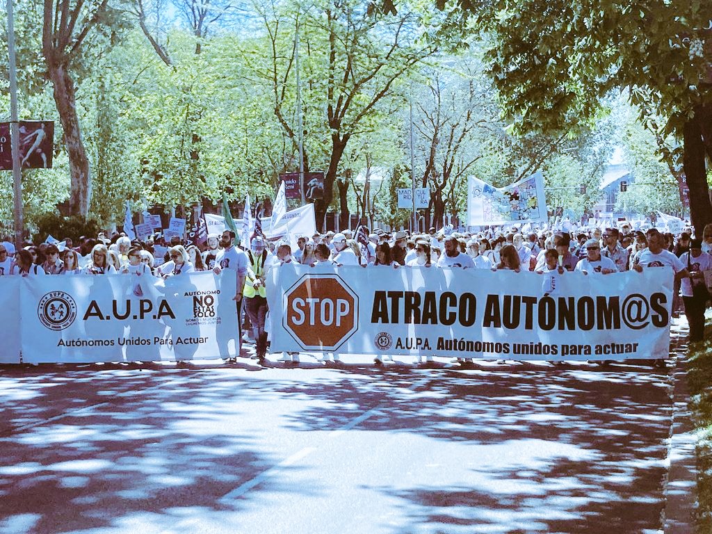 AUPA_Autonomos's tweet photo. ¿Y si todos los autónomos nos unimos? 

📋 Algunas cuestiones que nos definen:

- Somos autónomos de a pie.
- Apartidismo.
- Trabajamos de forma altruista.
- No tenemos subvenciones; lo cual nos hace libres.
- No excluimos a nadie.
- Tenacidad; insistiremos hasta conseguirlo. https://t.co/XER3Ghpmsq