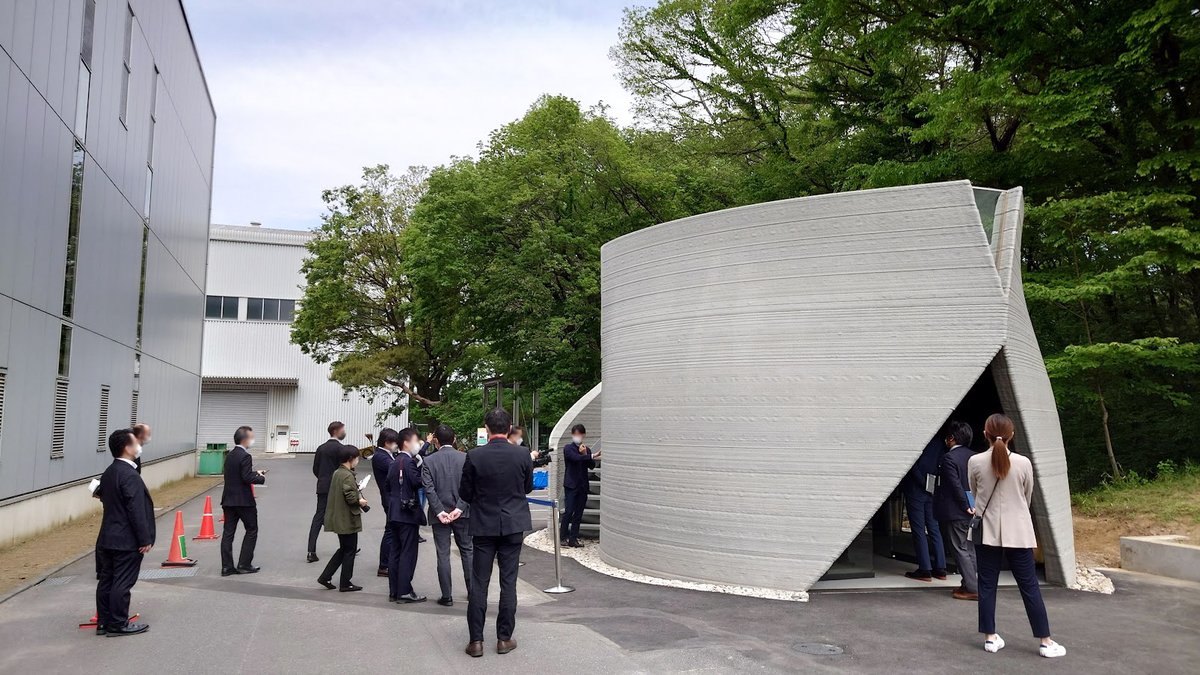OBAYASHI_JP's tweet photo. 大林組の #3Dプリンター 建築が完成🎉
形が蚕のマユやピーナッツのさや（pod）に似ているので「3dpod」と名付けました🥜
こんなに可愛いプリンター建築が街中にあったら、楽しそうですね😉

▷詳しくはこちら
https://t.co/QP655H3GiD https://t.co/A2zh08uuEs