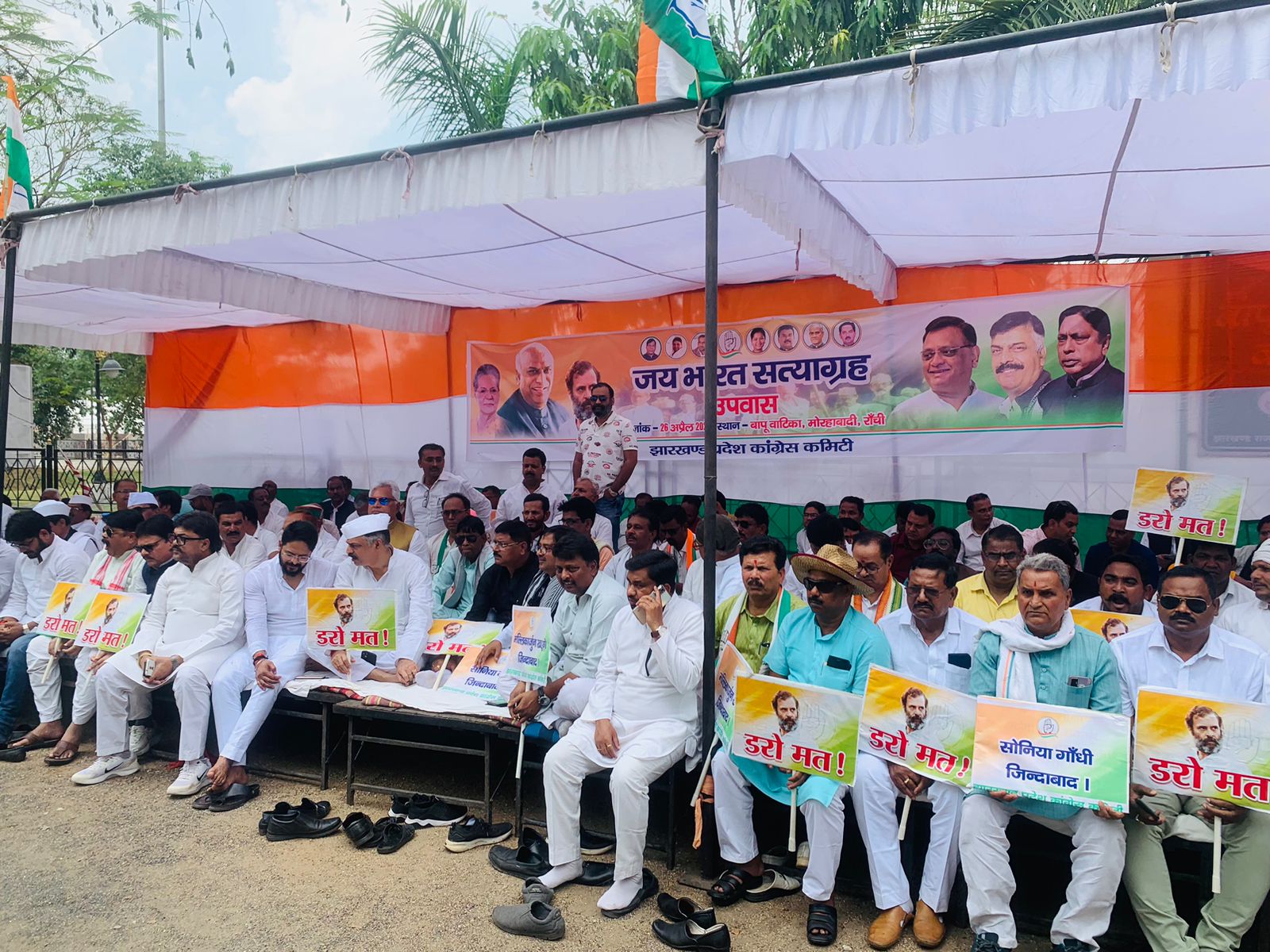 झारखंड कांग्रेस प्रदेश कमिटी के दो गुटों ने रखा उपवास, दोनों ने ही मोदी सरकार से पूछे सवाल-Two groups of Jharkhand Congress Pradesh Committee kept fast, both asked questions to Modi government