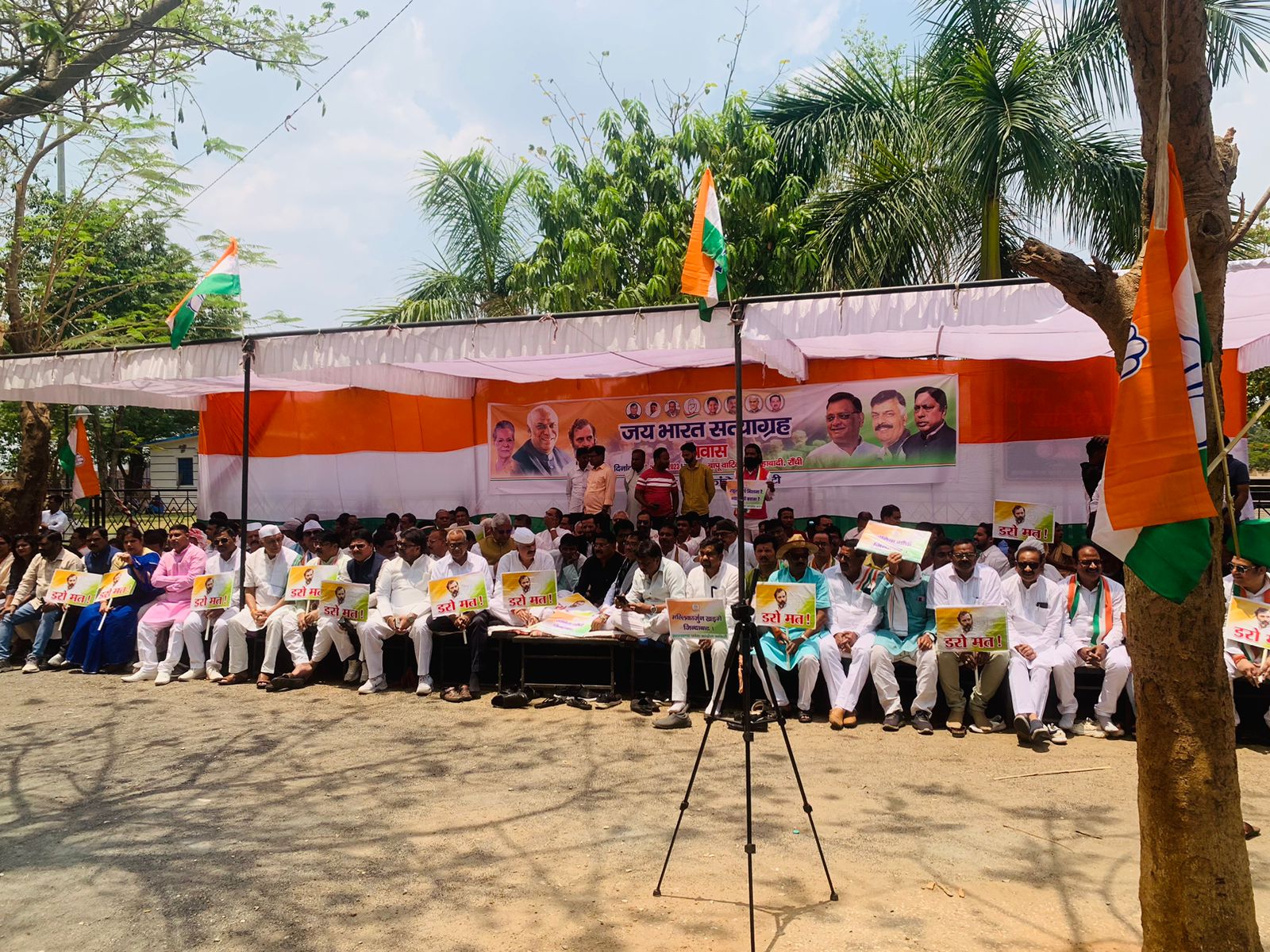 झारखंड कांग्रेस प्रदेश कमिटी के दो गुटों ने रखा उपवास, दोनों ने ही मोदी सरकार से पूछे सवाल-Two groups of Jharkhand Congress Pradesh Committee kept fast, both asked questions to Modi government