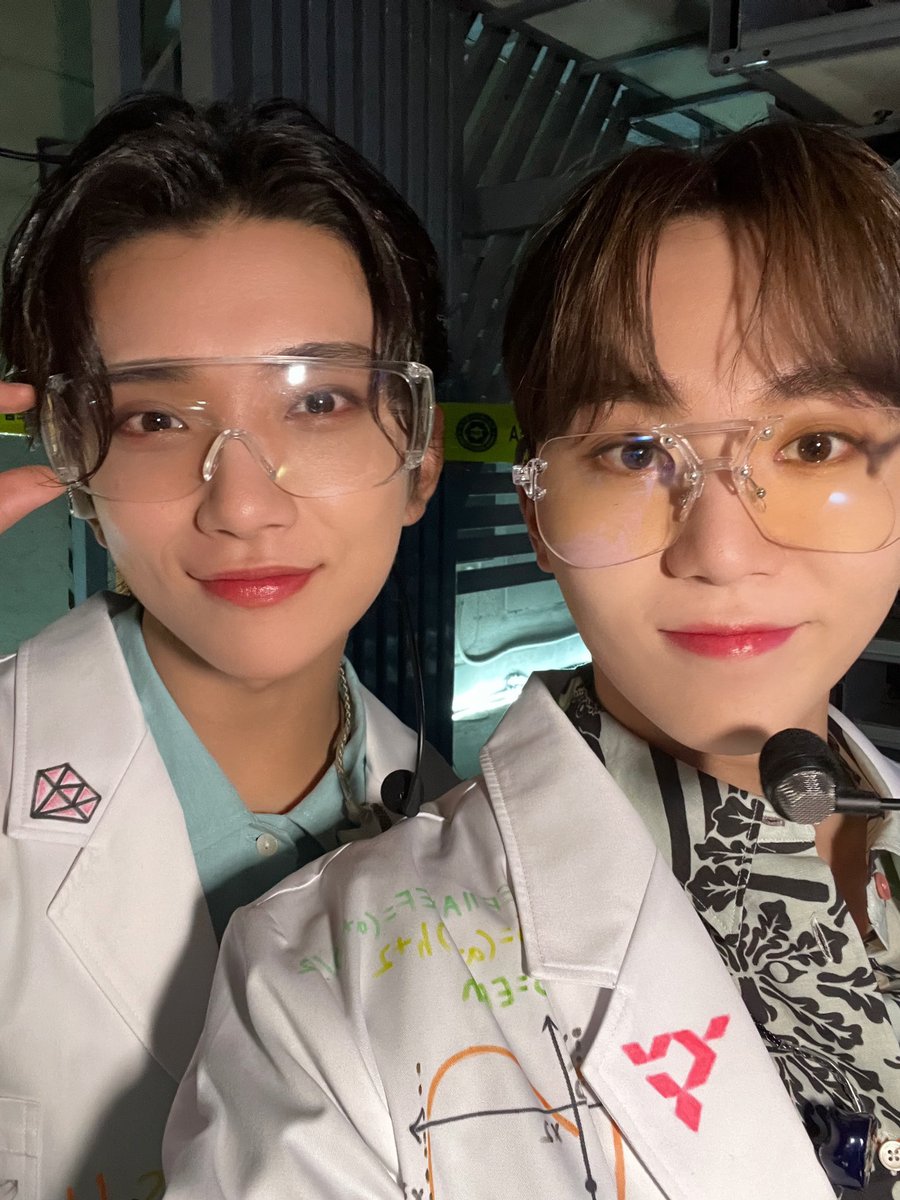 tngrn5B's tweet photo. 승관이 쓔아횽🍊🧡 옆에 있으면 유난히 고당도 감귤이 되는 게 아무래도 귤톤이 분명한듯 https://t.co/YT5TCqG6hU