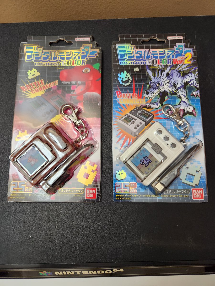 Quigimon1's tweet photo. Finally got my damn Digimon Color! Can't wait to dig into it!
#Digimon #digimoncolor #BANDAI https://t.co/1DmFlKd7t2