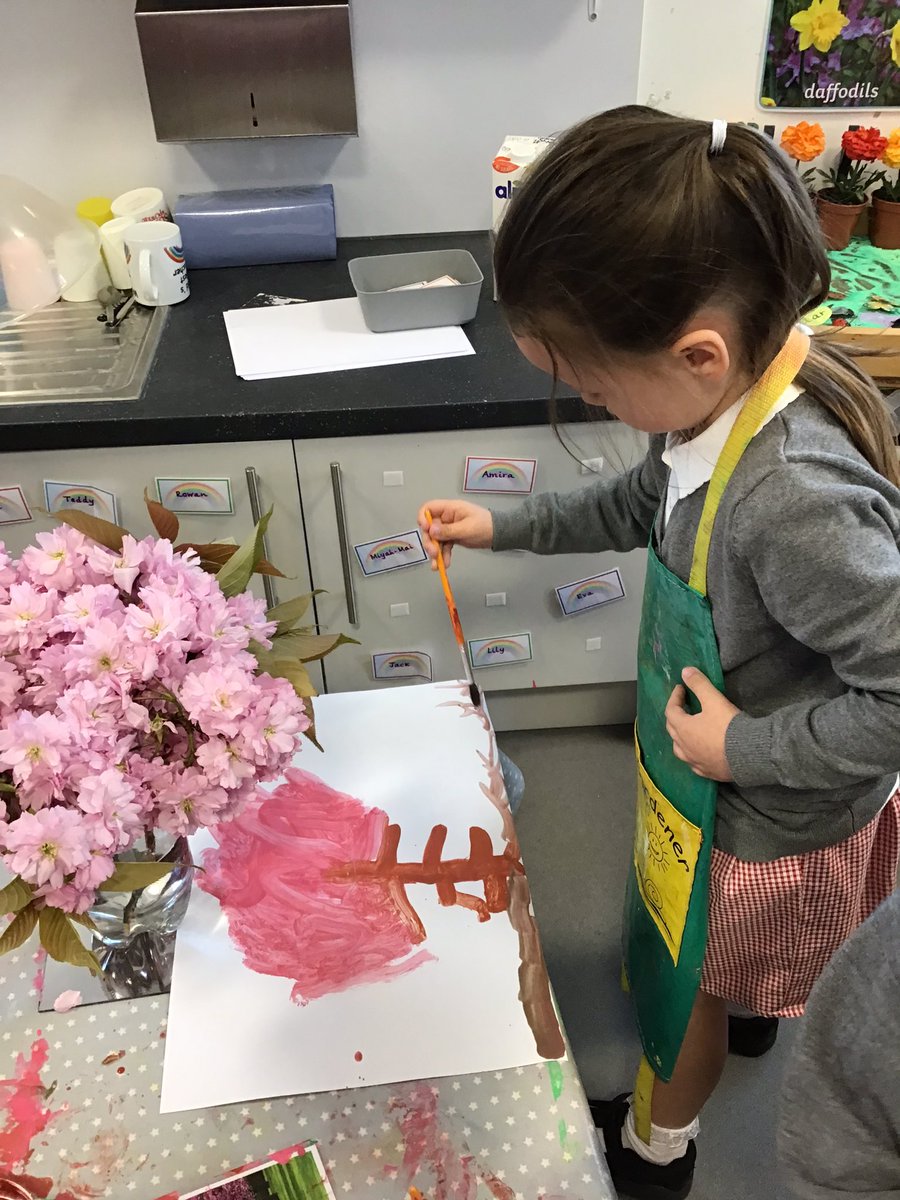 Reception_LM's tweet photo. Look at these beautiful paintings! 😊 🖼 🌸 #EYFS https://t.co/cLH2hwC4Fb