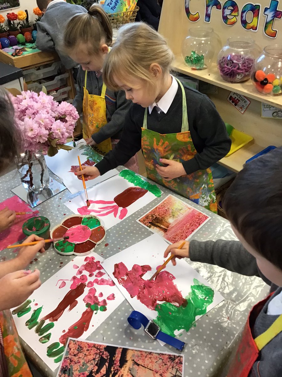 Reception_LM's tweet photo. Look at these beautiful paintings! 😊 🖼 🌸 #EYFS https://t.co/cLH2hwC4Fb