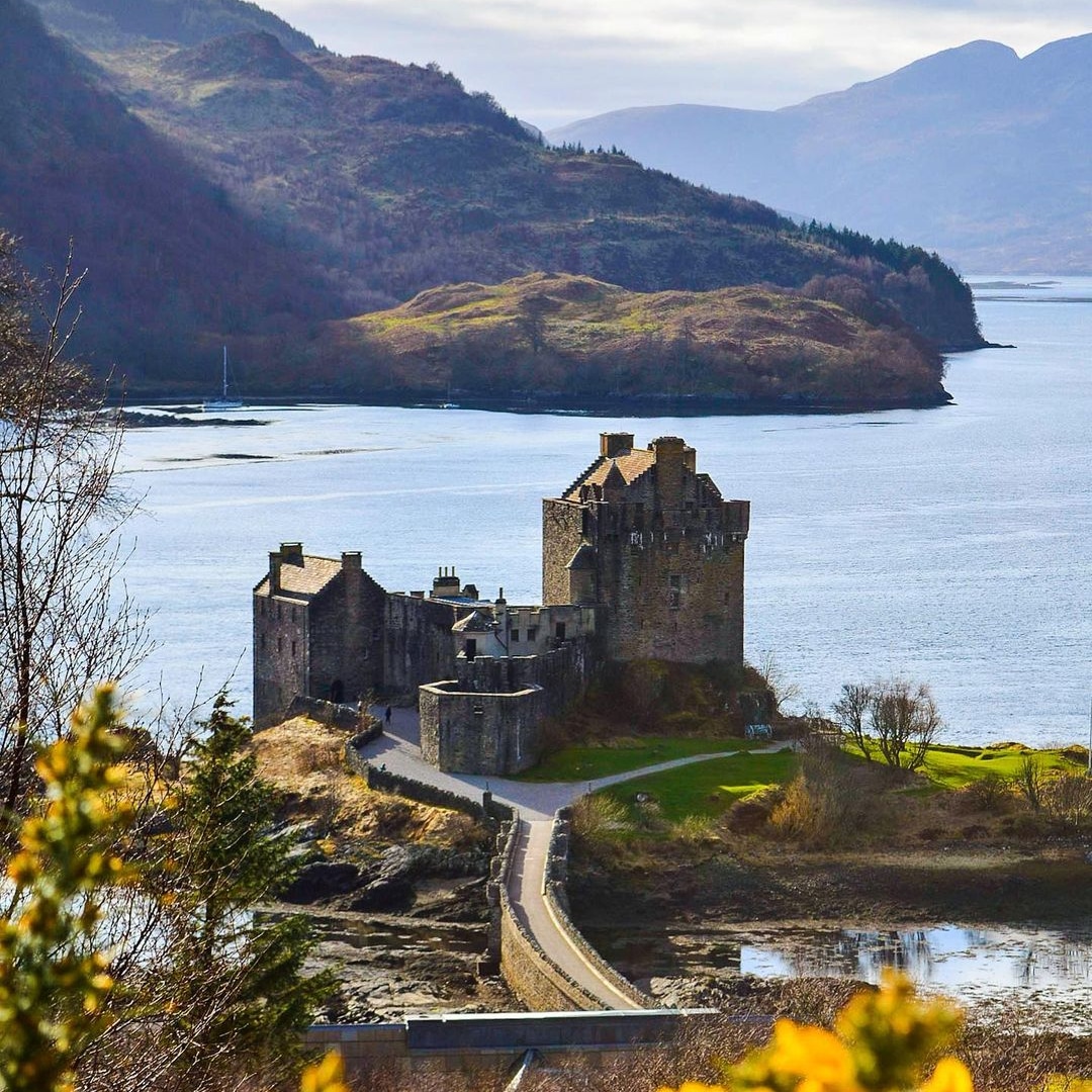 Castle in the skies on the isles😍
#natureatitsbest #dancemovementpsychotherapy #ournaturedays #colorfulnature #nordischbynature #psychotherapytraining #spiritualmidwifery #natureworld_photography #bestnatureshot #altered_nature #magicalnature #intags #instanaturefriends_ #nature