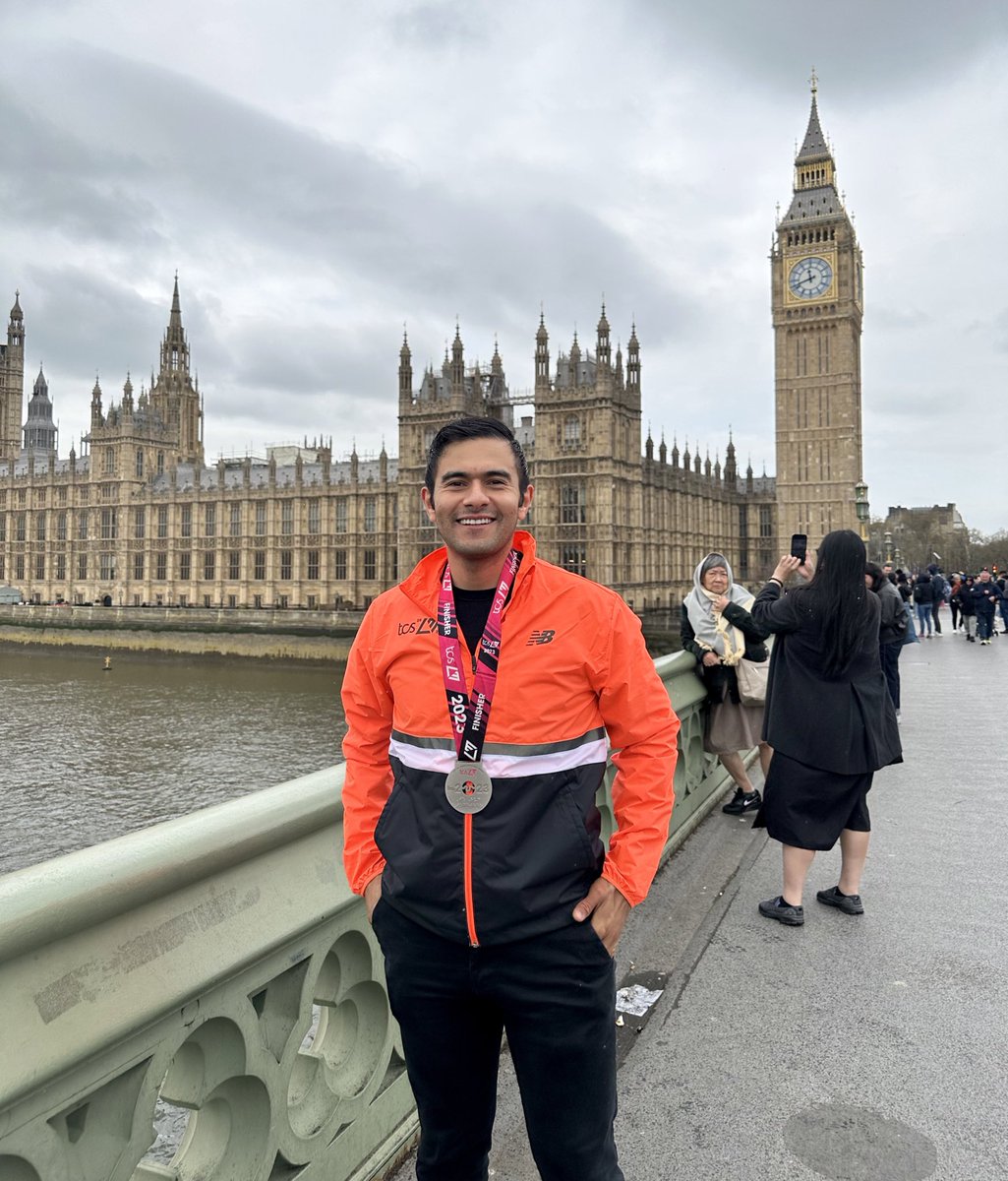 guadaesp1's tweet photo. London Marathon 2023. @LondonMarathon #londonmarathon2023 #marathon #abbott ◽️🟧◽️#SLS https://t.co/ZSjmzh5DWC