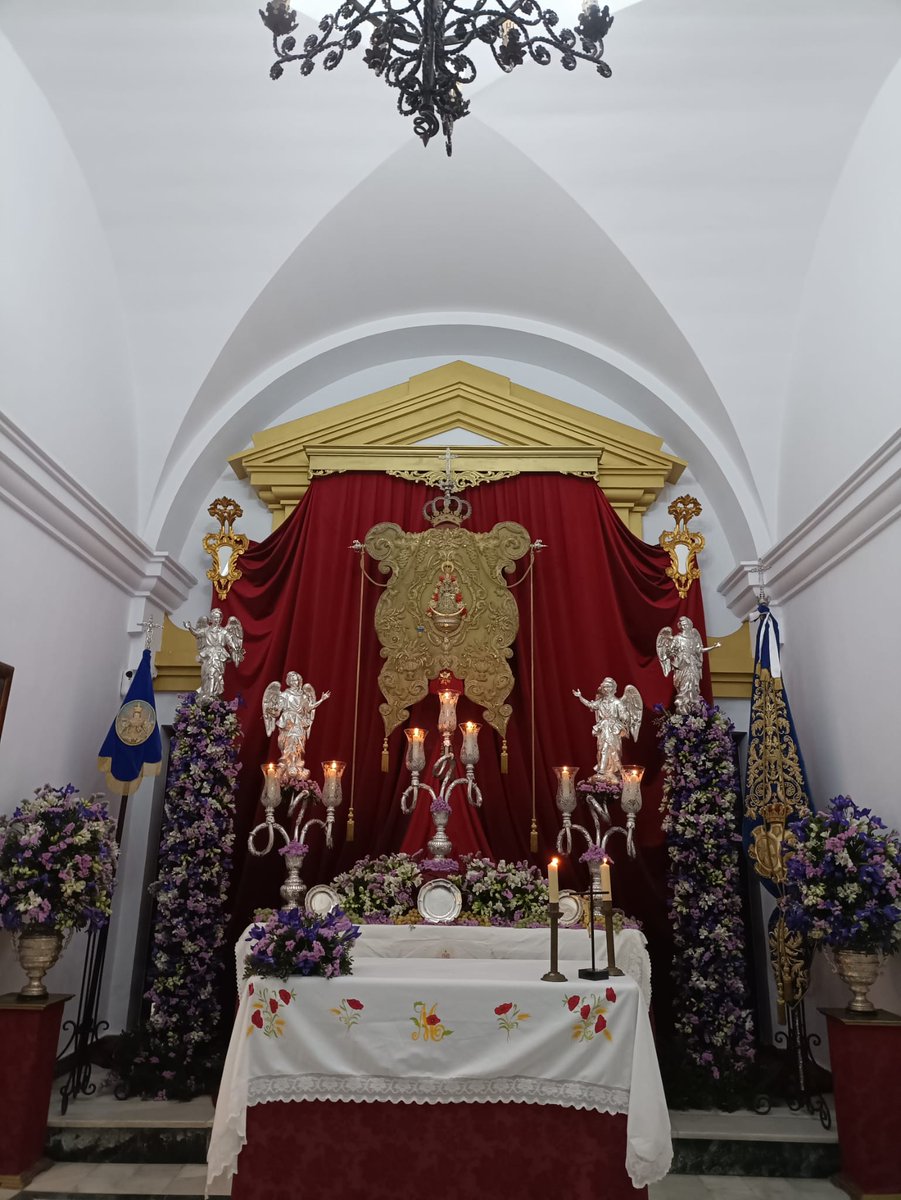 hdadchipiona's tweet photo. Asi amanece nuestra capilla para el solemne triduo que dara comienzo hoy , a las 21:30h en la Capilla de la Hdad . Será oficiada por el  Rvdo Fray Juan Jose Mejias Rodriguez ( Rector del Santuario de Ntra Sra de Regla ) sera dedicada a nuestros jovenes https://t.co/7xrmsWIE48