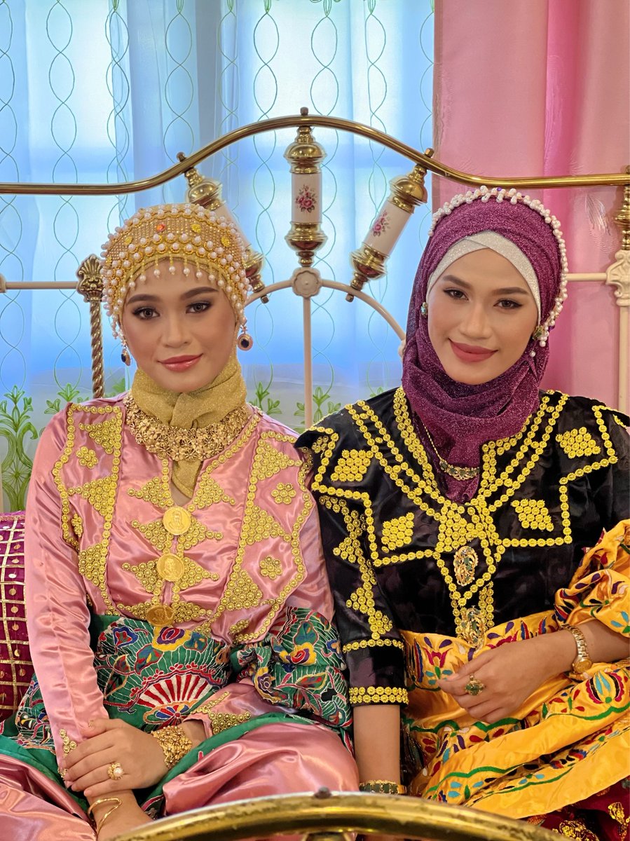 pop_ckul's tweet photo. Pangantin and pandal in traditional #Tausug #Batawi attire with #Sawwal and #habultyahian https://t.co/uh66aQO1HQ
