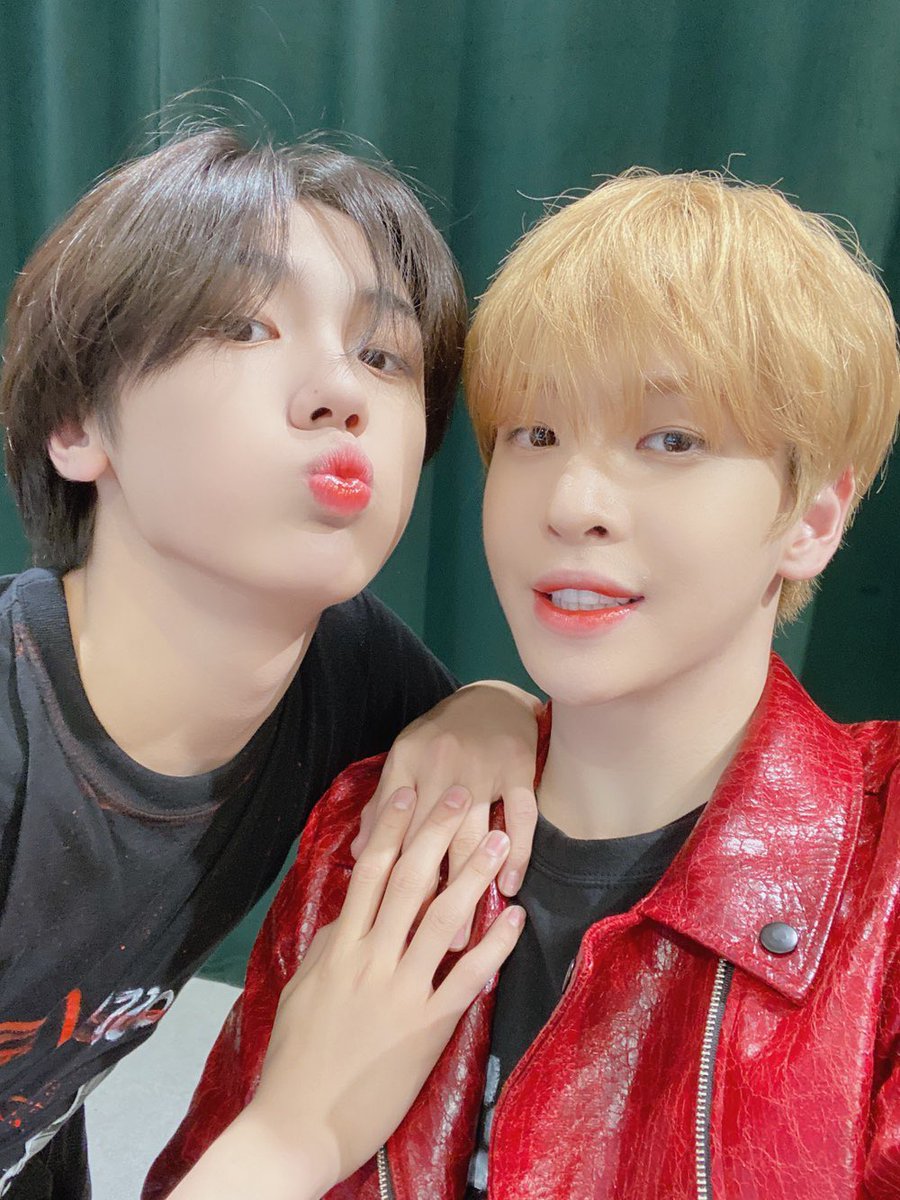 seongmin247's tweet photo. happy birthday to our cutie penguin allen!! have a great day 🐧🤍
#HAPPYALLENDAY
#426만큼_러늬해
#런이의_따스한_25번째_생일
#To_My_Spring_ALLEN https://t.co/baf4zYZE9O