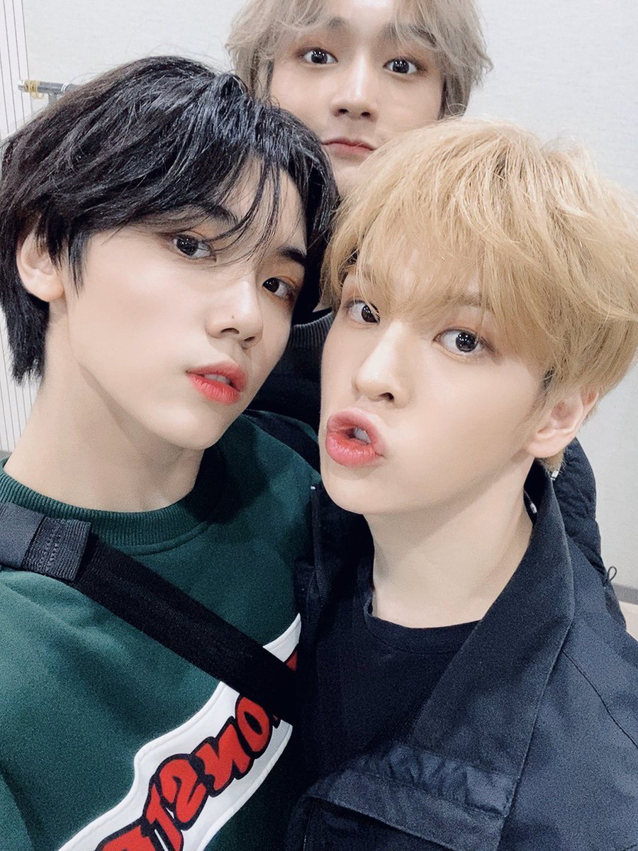 seongmin247's tweet photo. happy birthday to our cutie penguin allen!! have a great day 🐧🤍
#HAPPYALLENDAY
#426만큼_러늬해
#런이의_따스한_25번째_생일
#To_My_Spring_ALLEN https://t.co/baf4zYZE9O