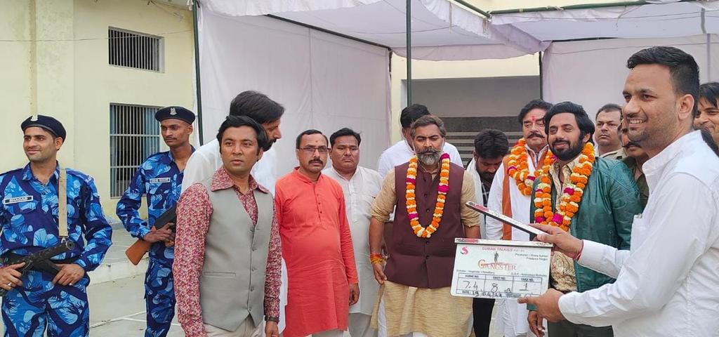 alwarprashant's tweet photo. इस अवसर पर नेक दिल इंसान महान फिल्म अभिनेता श्री @ShatruganSinha जी से बेहतरीन मुलाकात व चर्चा हुई , आपके सम्मान व प्यार के लिए हार्दिक आभार भाईसाहब @ThePradeepNagar जी और भाई @muneeshkumar जी 🙏🏻😃🌹
#sumantalkies #ShatrughanSinha #PradeepNagar #muneeshtanwar #gangster https://t.co/jgDXUMNyBl