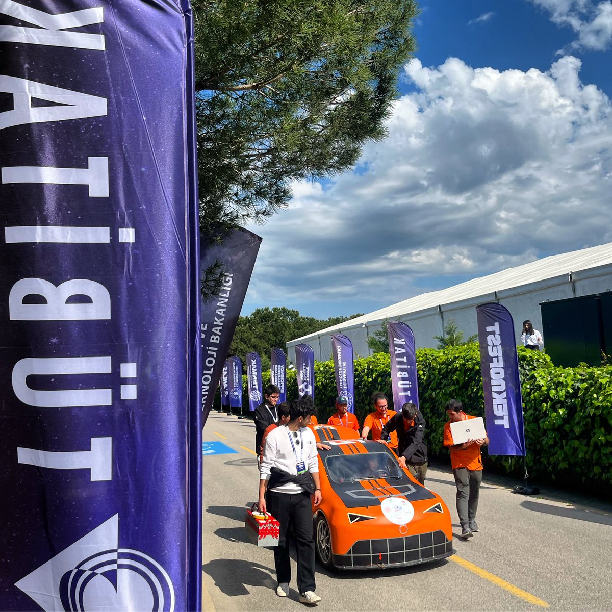 estusolarteam's tweet photo. Testleri ve teknik kontrolleri başarıyla tamamlayan aracımız Phantom yarışlara da hazır!☀️🚀#suncomesupagain
#estusolarteam #eskisehirteknikuniversitesi #teknofest #tübitak #teknofest #efficiencychallenge https://t.co/srCTgf4Zct
