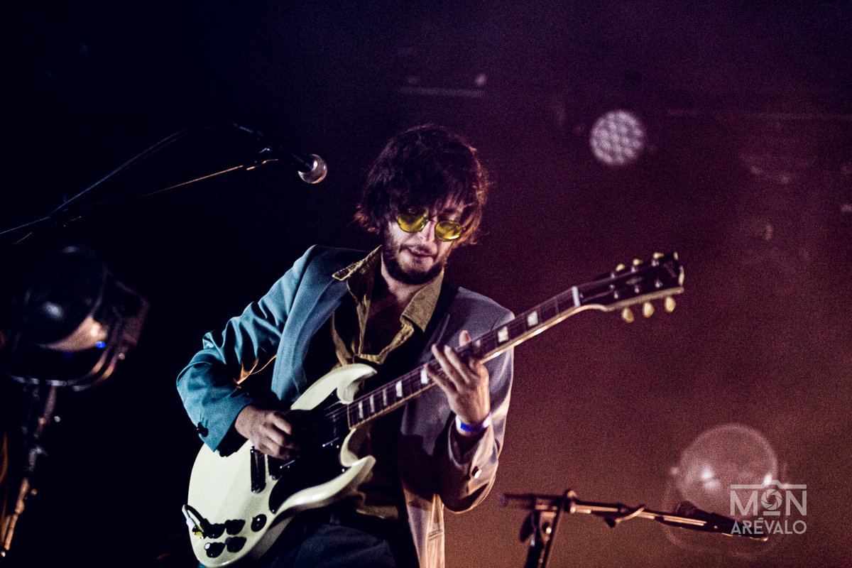 revistasoldout's tweet photo. "Era una *noche* psicodélica, nos cubría un lienzo de diamante..." 🔶️

La noche inolvidable de @_RufusTFirefly_ 💥

📷 @clep00 https://t.co/vNKxOA3jC3