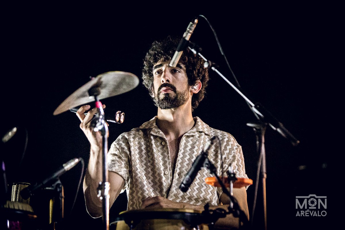 revistasoldout's tweet photo. "Era una *noche* psicodélica, nos cubría un lienzo de diamante..." 🔶️

La noche inolvidable de @_RufusTFirefly_ 💥

📷 @clep00 https://t.co/vNKxOA3jC3