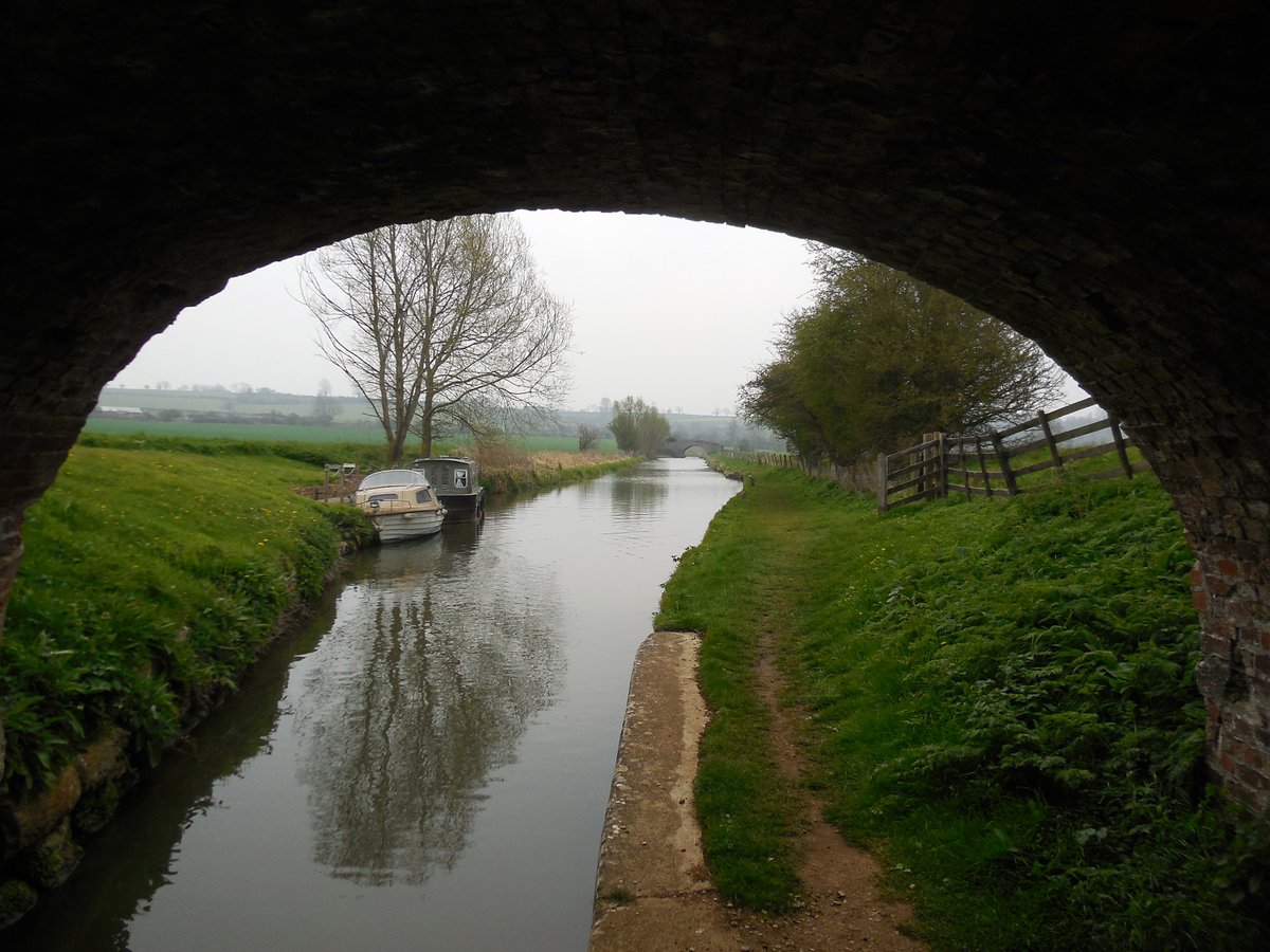 retired_tom's tweet photo. My photos from #April 2019
#CanalRiverTrust #OxfordCanal #Somerton #DeepLock #Meadow #Lock #Bridge #Narrowboat #reflections
#Canals & #Waterways can provide #Peace & #calm for your own #Wellbeing #Lifesbetterbywater https://t.co/3gtd4h3EVI