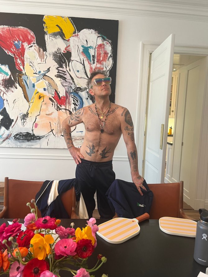 rewindrobbie's tweet photo. New interview with @robbiewilliams and Ayda: they discuss sex, Botox, Rob’s lack of OBE, reuniting with @takethat and exercise! #robbiewilliams #ryda #shopayda #TakeThat https://t.co/KQFm1E2G6O https://t.co/mj3qlyzZKI