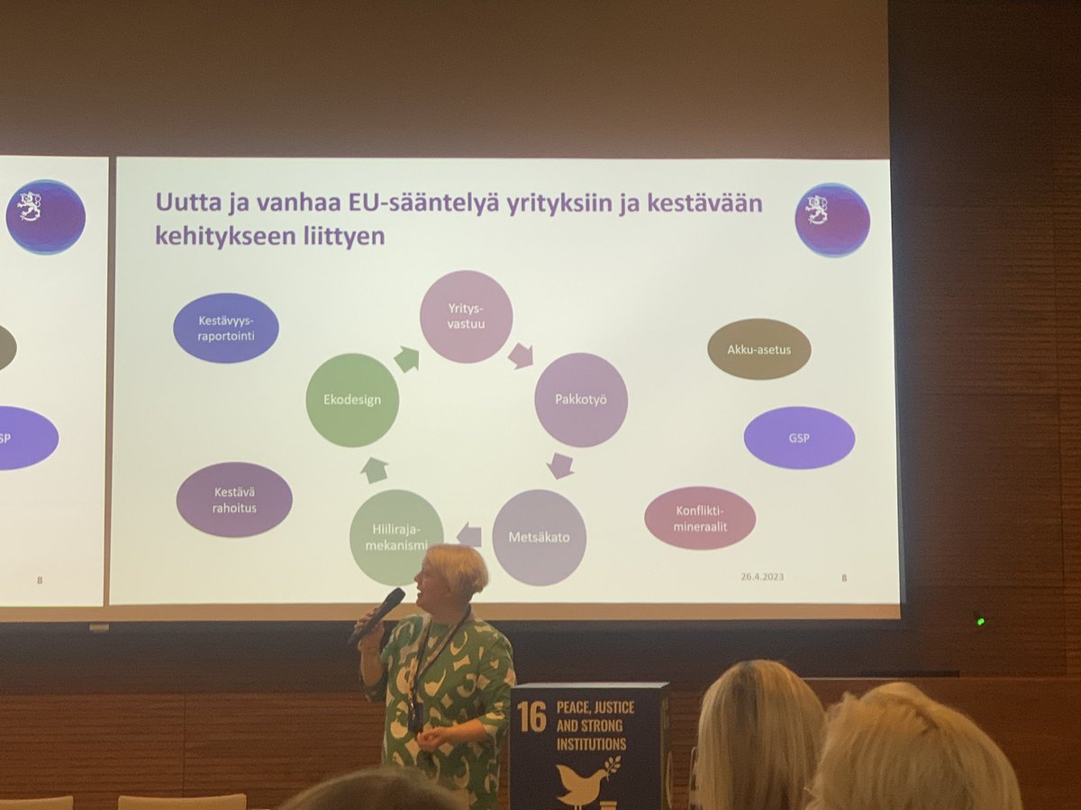 HelenaKK0's tweet photo. Lainsäädäntö muuttaa yritysten käytäntöjä etenkin toimitusketjuissa. Miten ottaa #korruptiontorjunta huomioon samalla kun joutuu laittamaan metsäkadon ja hiilirajamekanismin kuntoon yrityksissä, kysyy Linda Piirto ulkoministeriöstä @globalcompactFi https://t.co/MV00fvQ7Uq