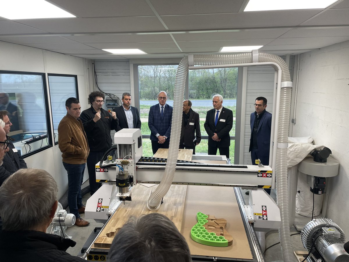 MathieuMichard's tweet photo. Hier soir Commentry Montmarault Néris Communauté a inauguré son Fablab LABOBINE.  À destination des entreprises, associations et particuliers, cet espace collaboratif participera à la dynamique du territoire communautaire ! https://t.co/lmIQ9NQgMb