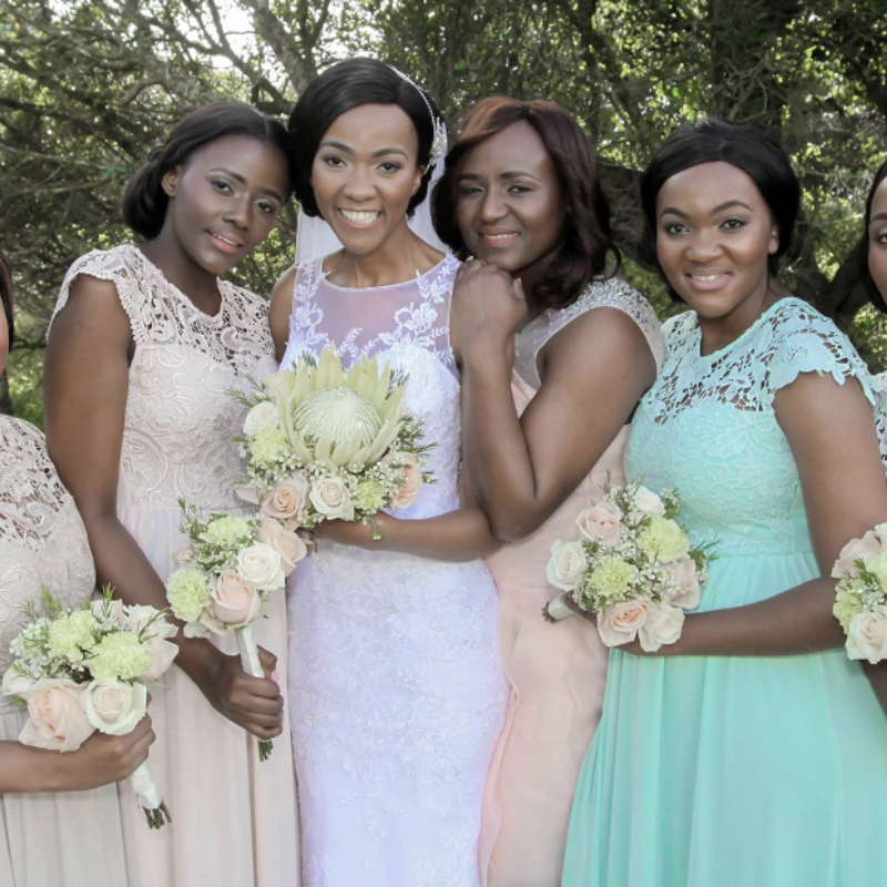 Our team is passionate about creating spectacular flower arrangements and décor that reflect our clients’ own unique personality, style and taste. 

theweddingco.co.za/directory-list…

#weddingssouthafrica #weddingflowers