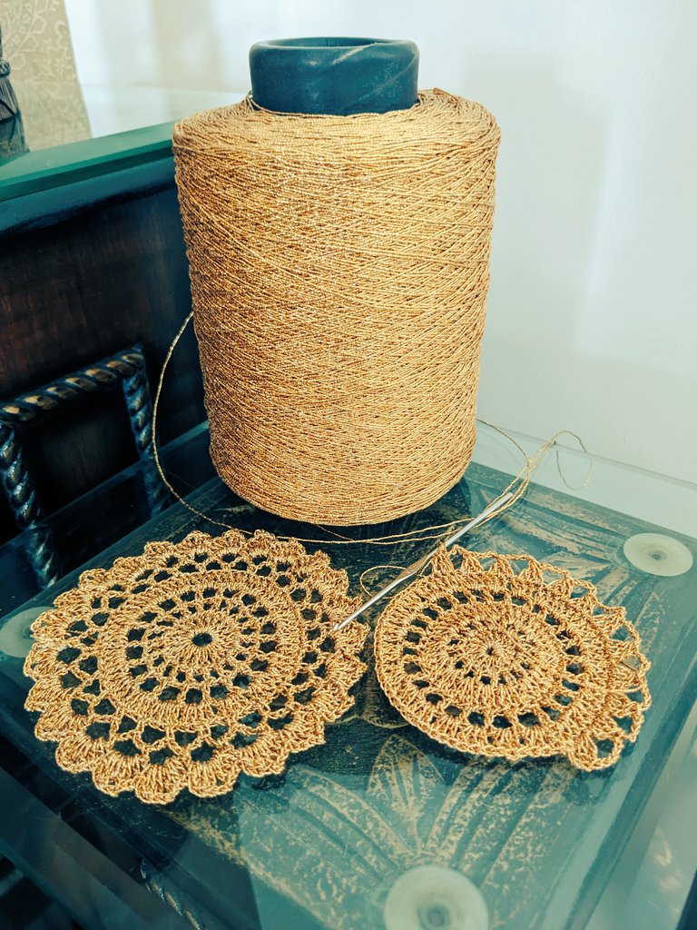 HealingArch's tweet image. I often seek love and when I miss receiving it from humans, I kiss my fingers and offer infinite gratitude to the universe for my ability to create and decorate my surroundings. I find love and I feel loved and I celebrate love. 

~ Archana

#ArchieWrites #Love #CrochetPassion 💕