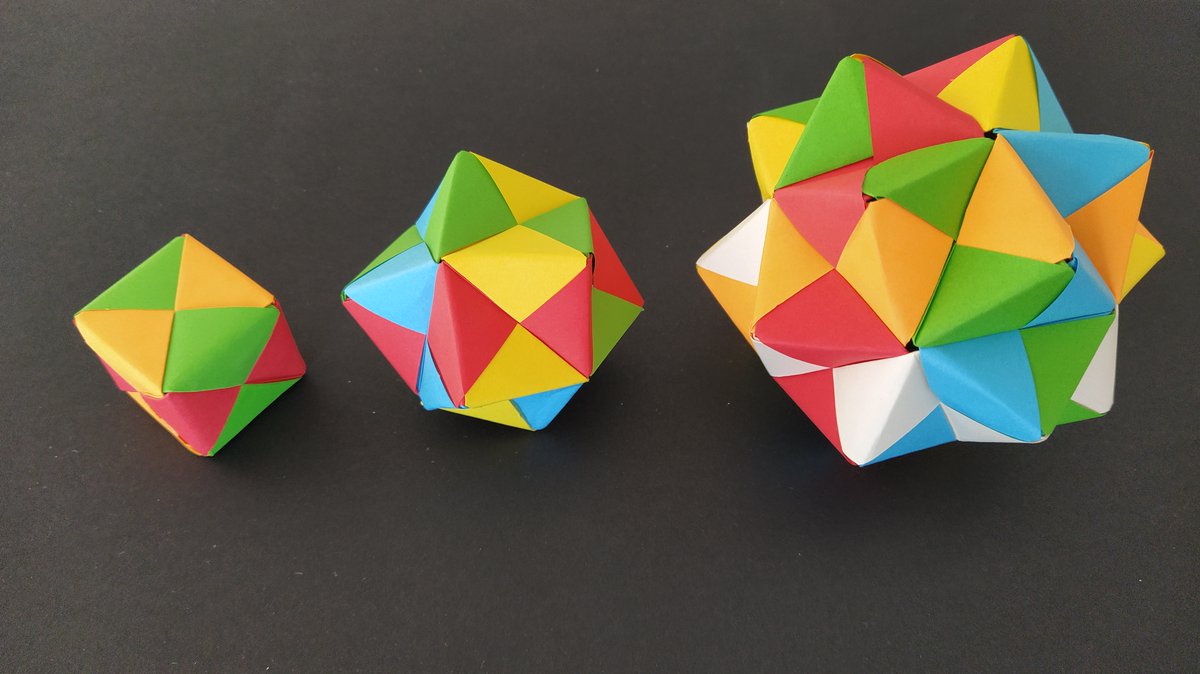 Carlos_LunaMota's tweet photo. Aquest Nadal vaig fer un taller d'origami decoratiu amb els meus alumnes, incloent-hi aquestes “boles” fetes amb mòduls Sonobe.
Es poden entendre com un tetraedre, un octaedre i un icosaedre (mal) estelats.
1/9 https://t.co/BVVB3YbvGI