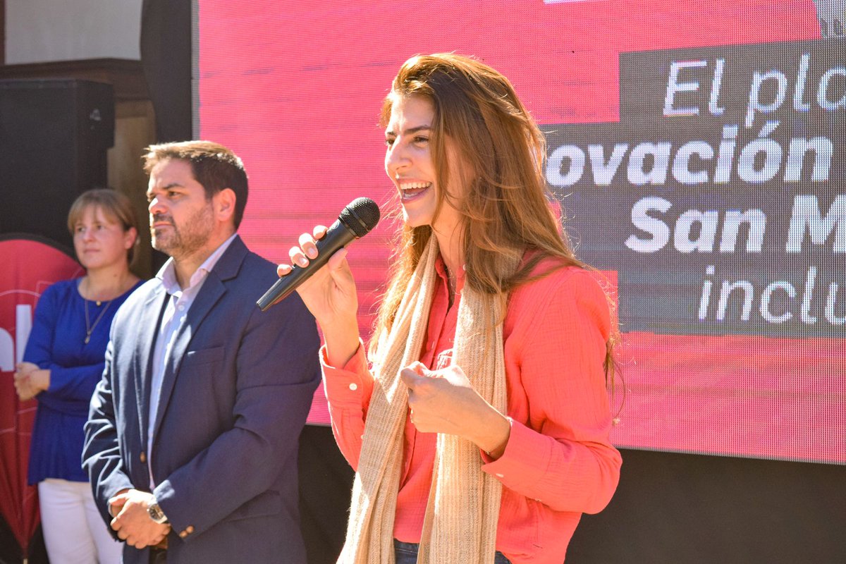 MuniSaltaok's tweet photo. "Presentamos una propuesta superadora para mejorar nuestro Parque, con orden y seguridad para el orgullo de los salteños. Mientras yo sea Intendenta el orden y la recuperación de los espacios públicos son una prioridad. Ya que responden a una demanda prioritaria de la comunidad”. https://t.co/z7lHrdf0zW