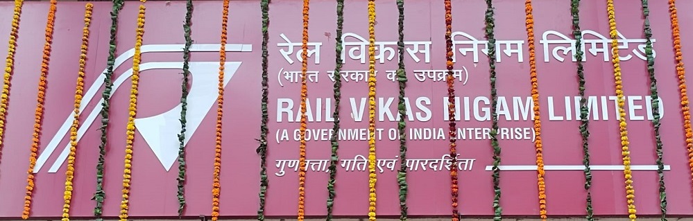 Standing strong on 3 pillars of Quality, Speed &amp; Transparency, RVNL is growing Onwards and Upwards!! 
Thankyou <a href="/RailMinIndia/">Ministry of Railways</a> <a href="/DPE_GoI/">Department of Public Enterprises</a> &amp; <a href="/FinMinIndia/">Ministry of Finance</a>
for granting ‘Navratna’ status to RVNL. 
We are exhilarated &amp; look forward to exciting times with our stakeholders. 
#ExcellentRVNL