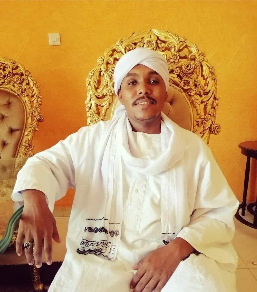 دا الحرامي النزل النسوان في الشارع 🙂 
وشال منهم 300 الف بنكك   واي زول بعرفو يقول ليهو كل يوم ح انزل صورتك 🙂
انا رجعت عشان اعمل ليهم حفلات 🙂