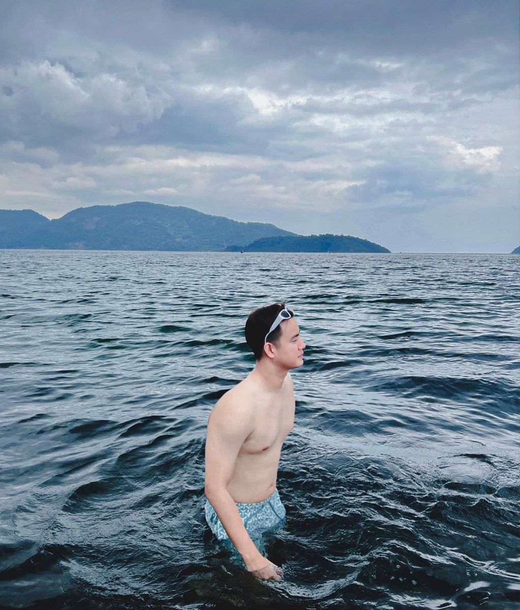 kusexyboy's tweet photo. “รักทะเลเวลามีเธอด้วย” 💚💦🌤️
-ตวง
IG : kirintuang
#เศรษฐศาสตร์ #บัณฑิต #KU70
#KUSEXYBOY #ศิษย์เก่าแซ่บต้องบอกต่อ https://t.co/HAo96dewHu
