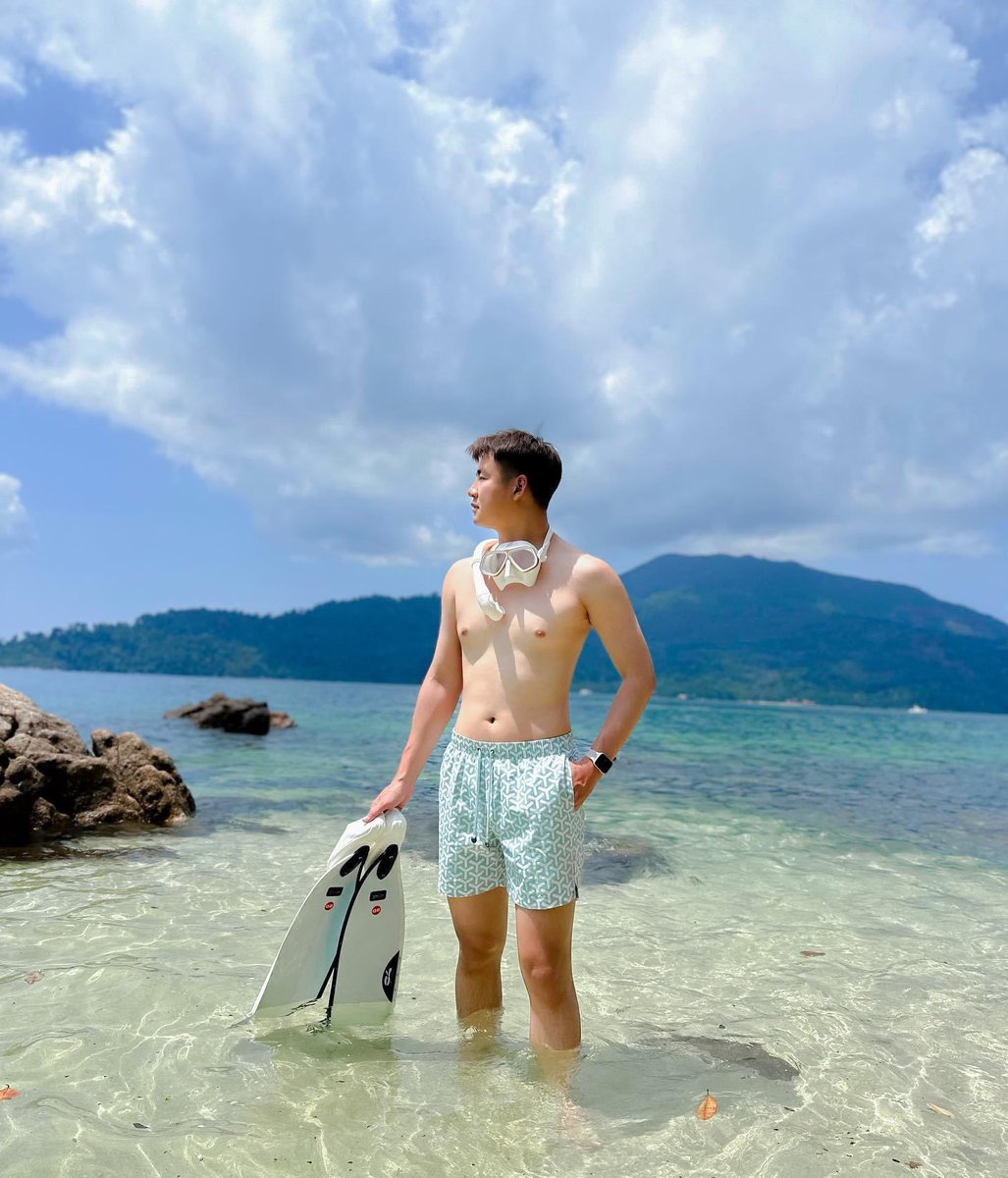 kusexyboy's tweet photo. “รักทะเลเวลามีเธอด้วย” 💚💦🌤️
-ตวง
IG : kirintuang
#เศรษฐศาสตร์ #บัณฑิต #KU70
#KUSEXYBOY #ศิษย์เก่าแซ่บต้องบอกต่อ https://t.co/HAo96dewHu