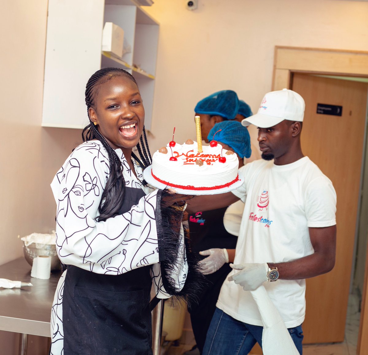 officialsaskay's tweet photo. Fastest cakes is live in Abuja!🥳
Get yummy cakes delivered same day you order🙃 https://t.co/uSx8mHkaAB