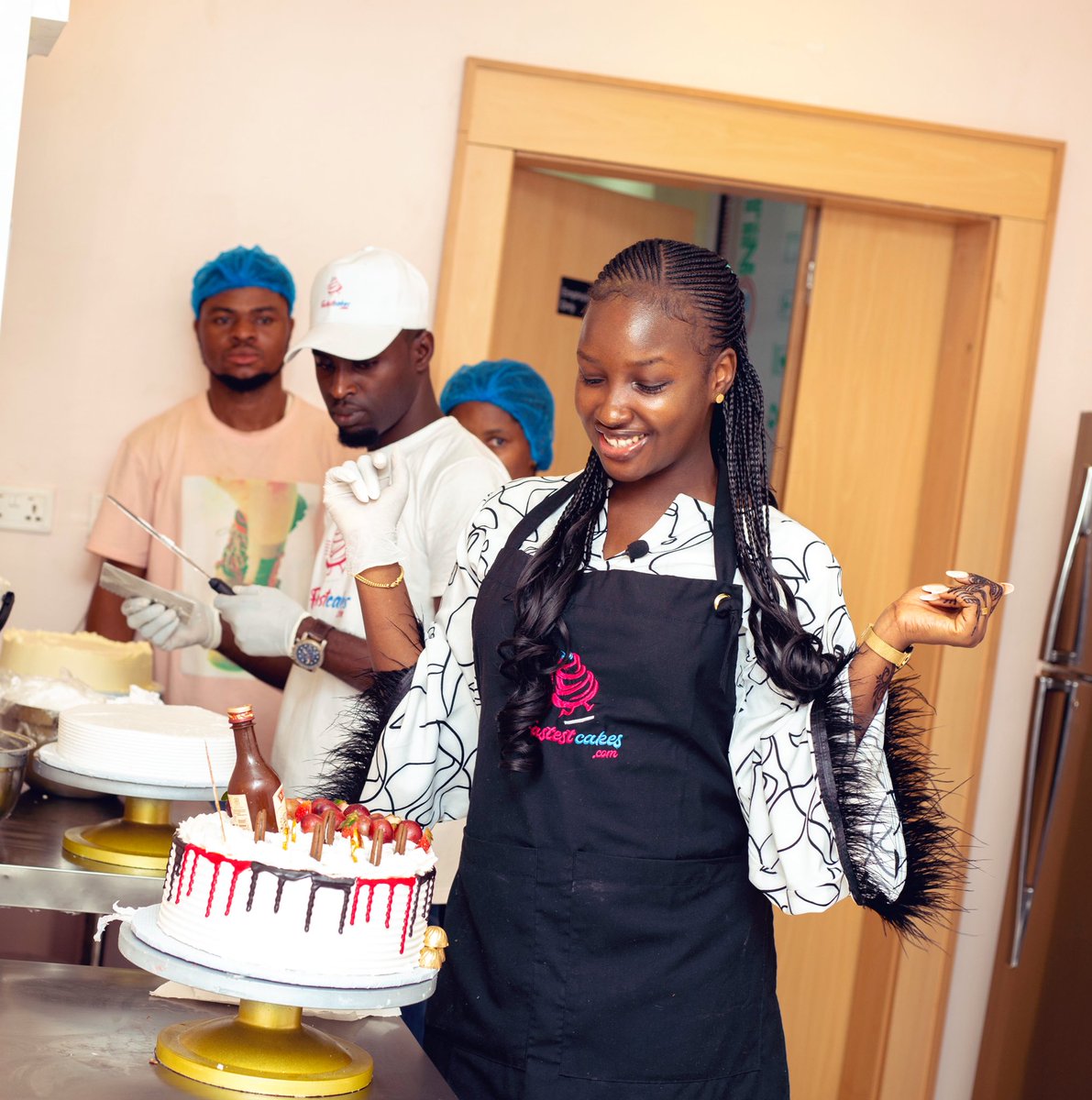 officialsaskay's tweet photo. Fastest cakes is live in Abuja!🥳
Get yummy cakes delivered same day you order🙃 https://t.co/uSx8mHkaAB