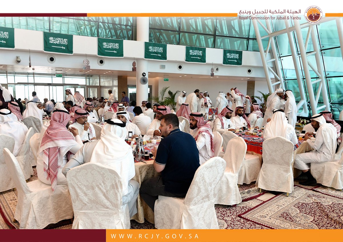 RCJY_Yanbu's tweet photo. أقامت #الهيئة_الملكية_بينبع اليوم حفل معايدة لمنسوبيها بمناسبة #عيد_الفطر_المبارك بحضور الرئيس التنفيذي @AbdulHadiJuh ومدراء العموم ومدراء الإدارات وجمع كبير من منسوبيها، وتجدر الاشارة الى حرص #الهيئة_الملكية على إقامة مثل هذه المناسبات بهدف تأصيل العلاقة بين جميع موظفيها من خلال اللقاءات الودية التي تعزز الترابط الأخوي بينهم .