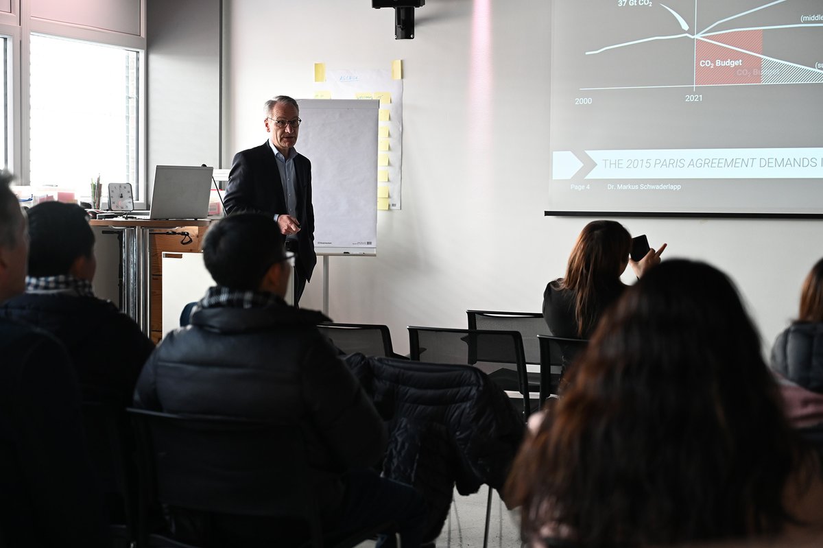 deutz_ag's tweet photo. We had the pleasure to welcome #managers from #Vietnam in #Cologne – organized by @tuvcom_akademie. The managers are taking part in the #trainingprogram of the @BMWK. On a tour of our test rigs, they were able to experience our green #drivetechnology. #deutz https://t.co/8KVdBOZ4W9