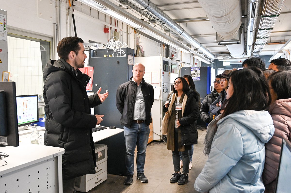 deutz_ag's tweet photo. We had the pleasure to welcome #managers from #Vietnam in #Cologne – organized by @tuvcom_akademie. The managers are taking part in the #trainingprogram of the @BMWK. On a tour of our test rigs, they were able to experience our green #drivetechnology. #deutz https://t.co/8KVdBOZ4W9