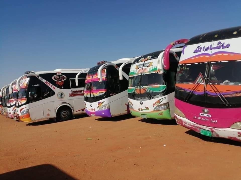 #متداول 
لمكافحة استغلال المواطن السوداني من تجار الأزمات والحروب اجتمع اليوم آلية البترول بالولاية الشمالية بحضور مناديب غرفة البصات السفرية وتقرر الاتي:
إلتزام أصحاب الباصات بالتسعيره القديمة للراكب..
والباصات التي لا تلتزم بالتسعيره ستمنع من استئناف رحلاتها وستمنع من التزود