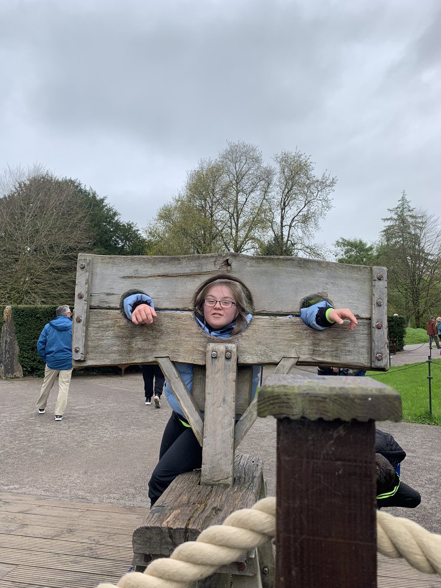 ScoilBernadette's tweet image. Exploring @Blarney_Castle &amp;amp; grounds today with #2h - Learning about #castles and their features - #learningforliving #blarney #scoilbernadette Many thanks to our friends @Blarney_Castle for being so kind to us today !! #ThankYou