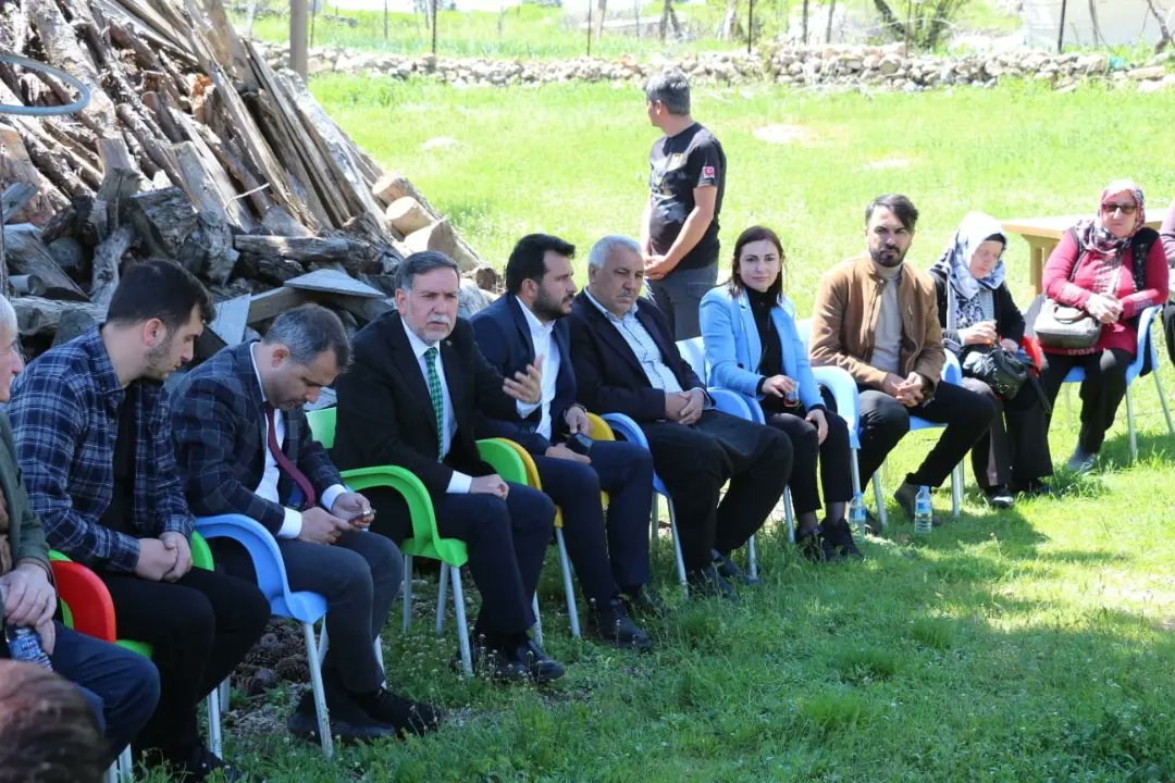 AyselYakar11's tweet photo. Adana Milletvekilimiz sayın @ahmet_zenbilci ve milletvekili adayımız sayın @mehmetkurtaran1 , ilçe başkanımız sayın @ademuyank ve teskilat Üyesi arkadaşlarımızla Karakuyu Mahallemizde vatandaşlarla buluşmamız .
#milletdevletelele
@omerr.celik @ayse.kesir @mehmetay01 @sevilcan001 https://t.co/7xnxamxnKk