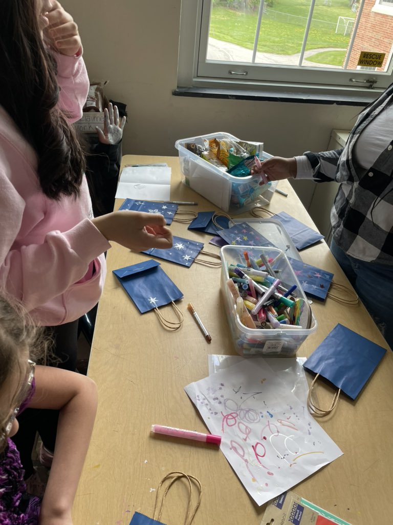 attleseychris's tweet photo. Arts Integration getting gift bags ready for Bus Driver appreciation Day @WJHS75 @WJHSSpirit @WCSDBKING https://t.co/5ZQ3Y1R7qv