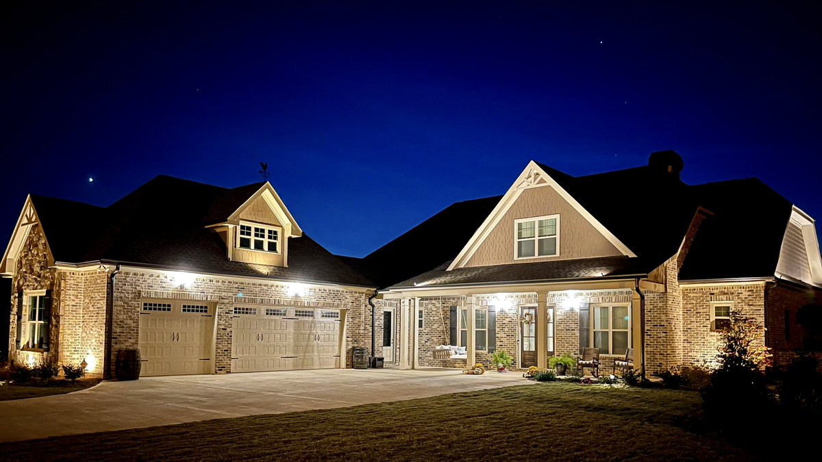 fireflyillum's tweet photo. ✅ Home Value
✅ Curb Appeal
✅ Security
Our team of lighting professionals will handle all of the above!
#landscapelighting #outdoorlighting #accentlighting #suwaneega #value #curbappeal #security #welightthenight https://t.co/qZTYSptX9q