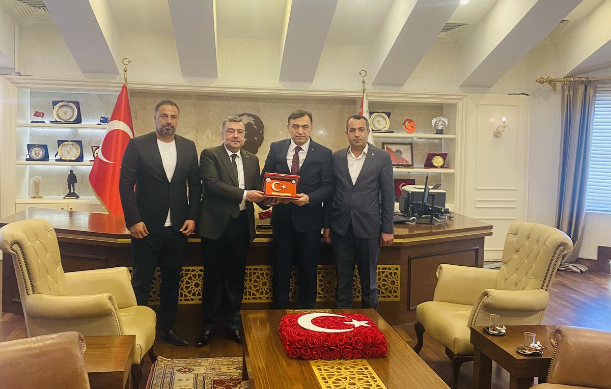 Şanlıurfa İl Emniyet Müdürümüz SN <a href="/ulucantr/">Mehmet Murat ULUCAN</a> ‘yi SANKON İl yönetimi olarak makamında ziyaret ettik <a href="/SanliurfaEmnMd/">Şanlıurfa Emniyet Müdürlüğü</a> <a href="/MehmetAliAkba12/">Mehmet Ali Akbaş</a> <a href="/resat_yazar/">Reşat Yazar</a>