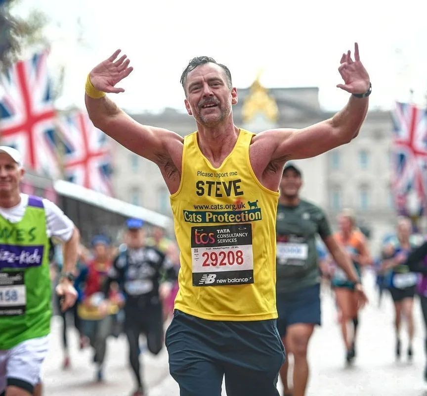 The official photos are out, so here's another marathon pic. Lucky you.

Staggering over the finish line
.
.
.
#londonmarathon @catsprotection @londonmarathon instagr.am/p/Crf1eSaoAdW/